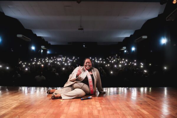 Mandy Assis stand-up comedy (Foto: Márcio Ribeiro)